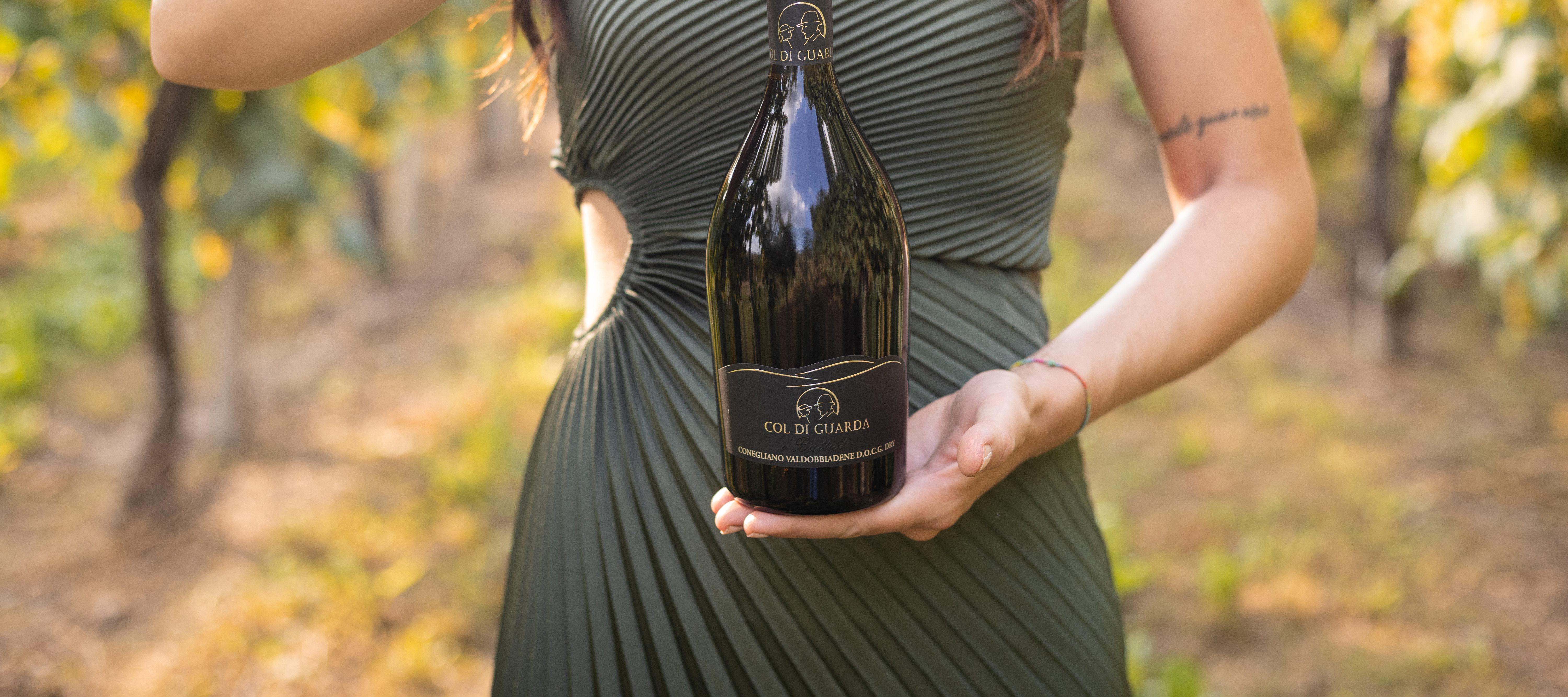 Foto ambientata del vino Conegliano Valdobbiadene Prosecco Superiore DOCG Dry della cantina Col di Guarda