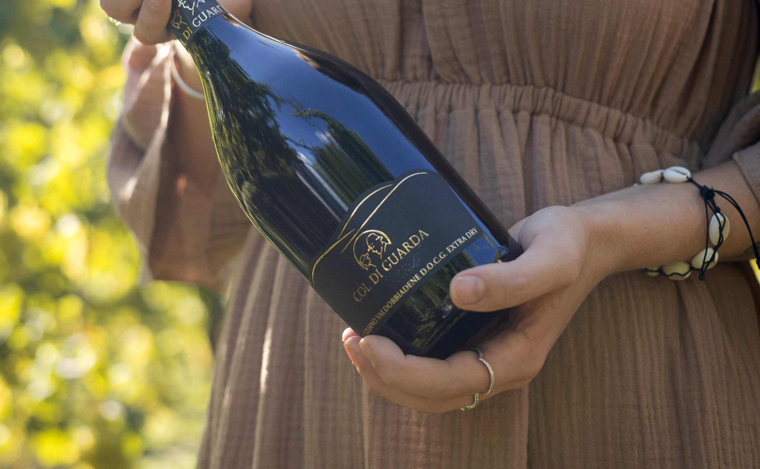 Lifestyle photo of the wine Conegliano Valdobbiadene Prosecco Superiore DOCG Extra Dry of the Col di Guarda winery