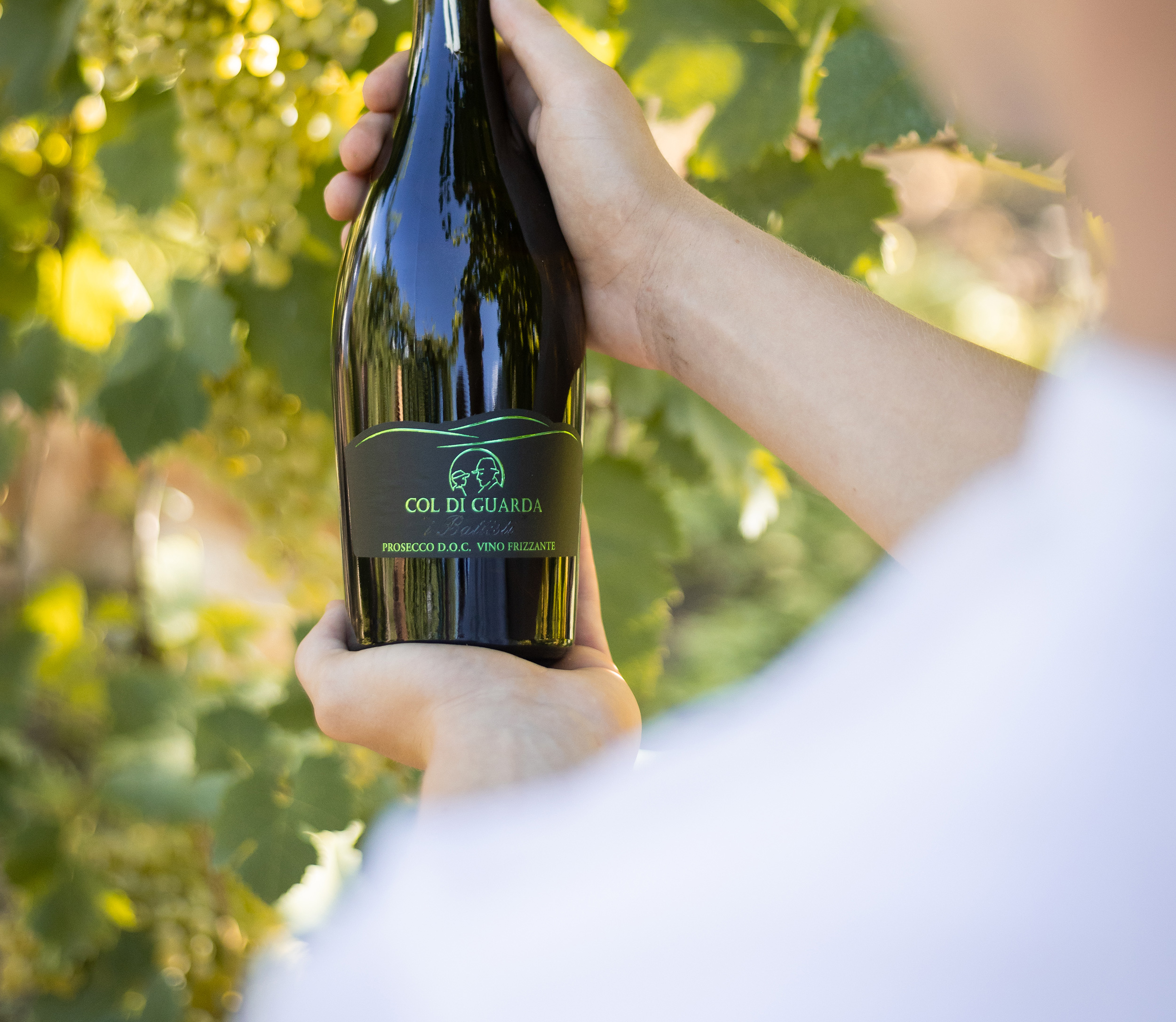 Foto ambientata del vino Prosecco DOC Treviso Frizzante della cantina Col di Guarda